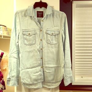 American Eagle Button Up